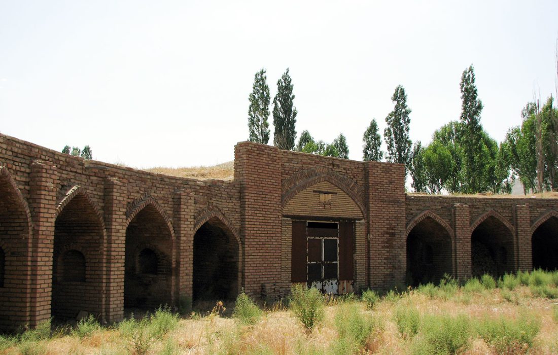 بررسی طرح احیای کاروان‌سرای تاج‌آباد و مشکلات حریم در جلسه شورای فنی و اقتصادی صندوق