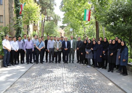 همزمان با بازنشستگی/ دورهمی دکتر ساری با کارمندان صندوق توسعه و احیا