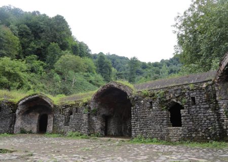 عملیات مرمت کاروانسرای تی‌تی سیاهکل، تنها کاروانسرای جنگلی ایران آغاز شد