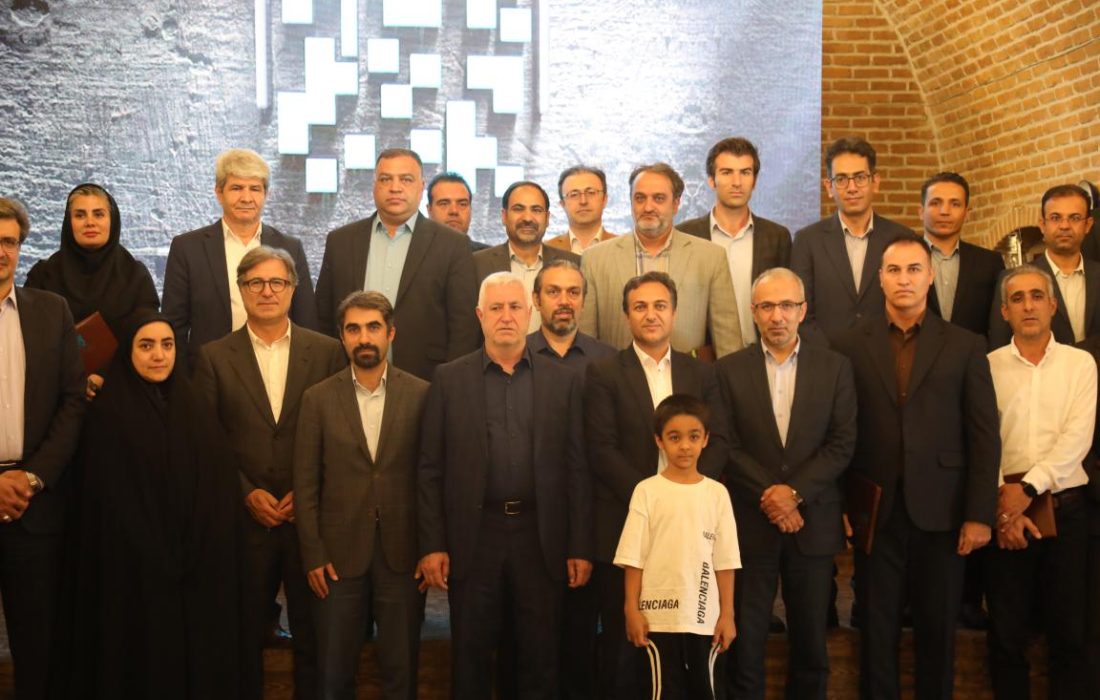 تجلیل از ناظران استانی صندوق احیا در کاروانسرای مرند