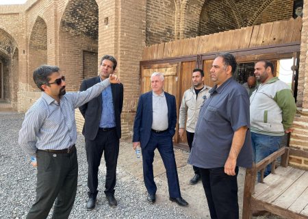 بازدید مدیرعامل صندوق احیا از بناهای تاریخی استان قم