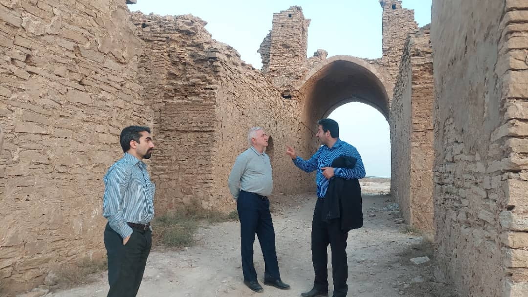 بازدید مدیرعامل صندوق احیا از بناهای تاریخی استان قم