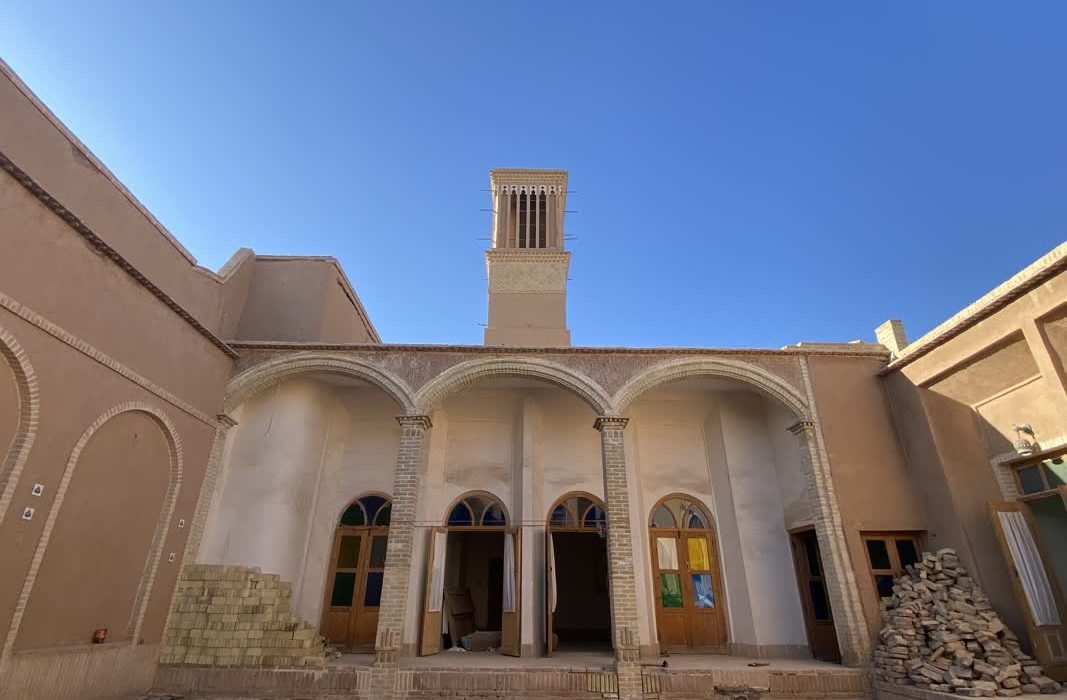 بازدید مدیرعامل و مدیران صندوق احیا از بناهای تاریخی یزد