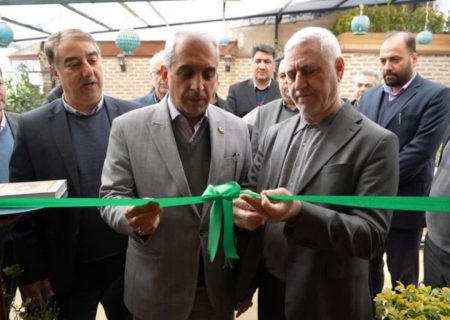 افتتاح سفره‌خانه سنتی در همدان به مناسبت دهه فجر