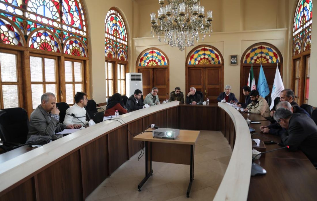 جلسه بازگشایی پاکت های مزایده سه خودرو GLX برگزار شد